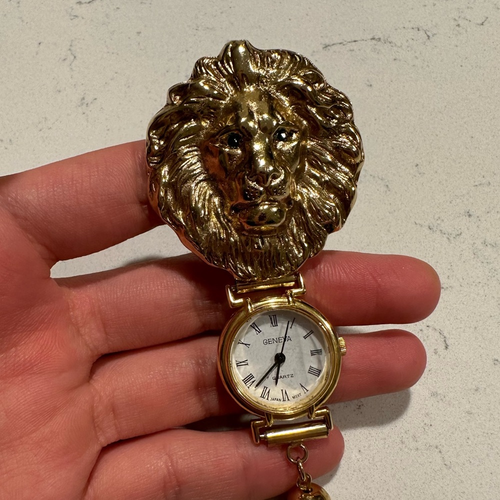 Unique Lion Head Broach with Watch - Excellent Condition - Picture 3 of 6